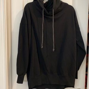 Black tunic sweatshirt. Size L